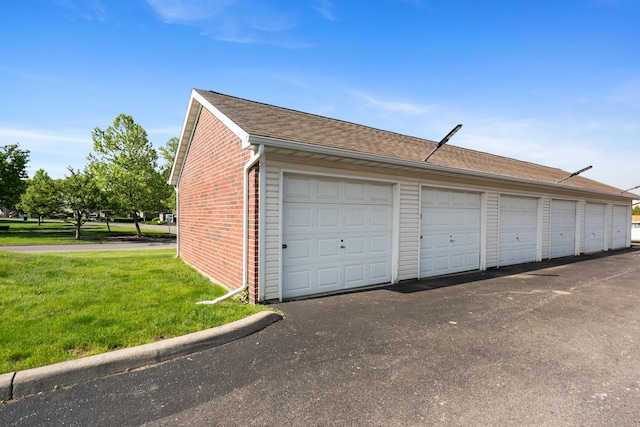 5373 Cypress Chase, Columbus, OH 43228 - view of garage