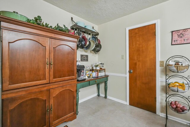1235 Canteberry Ln, Mansfield, OH 44906 - interior space with a textured ceiling and baseboards