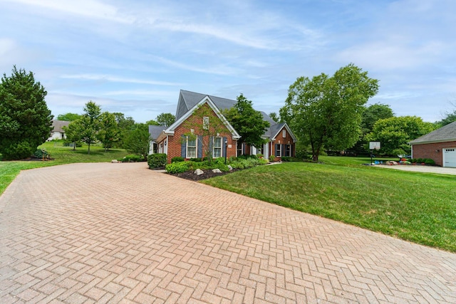 390 Engelwood Ct, Powell, OH 43065 - traditional-style house with a front lawn and brick siding
