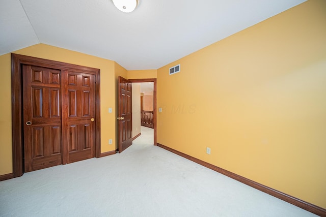 390 Engelwood Ct, Powell, OH 43065 - unfurnished bedroom with light colored carpet and vaulted ceiling