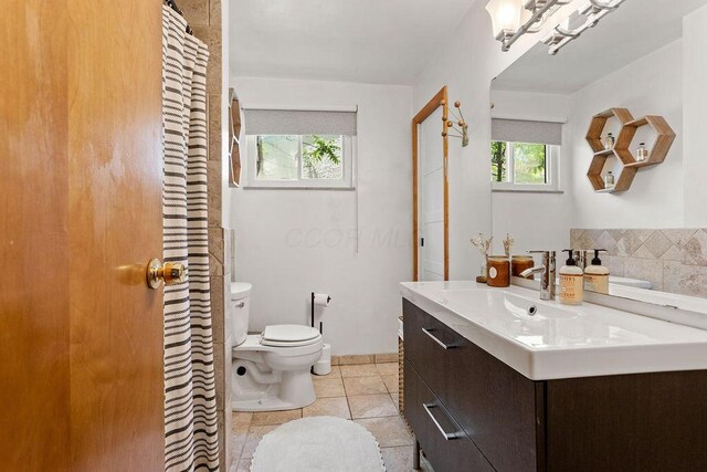 2690 Kingston Ave, Grove City, OH 43123 - bathroom featuring vanity, toilet, tile patterned floors, and a shower with curtain