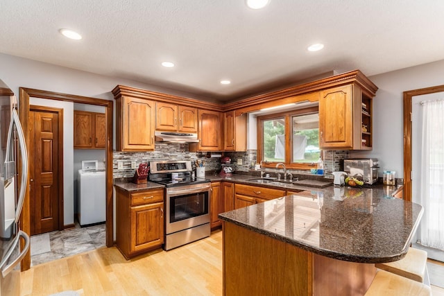 1861 Ginder Rd NW, Lancaster, OH 43130 - kitchen with appliances with stainless steel finishes, under cabinet range hood, washer / clothes dryer, a sink, and a peninsula