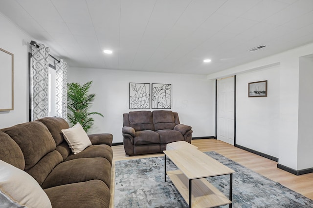 600 Kappler Rd, Heath, OH 43056 - living area with light wood-style flooring, recessed lighting, and baseboards