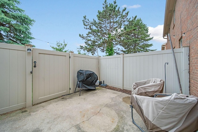 7914 Verandah Ct Unit 61, Powell, OH 43065 - fenced backyard featuring a patio, a gate, and a grill