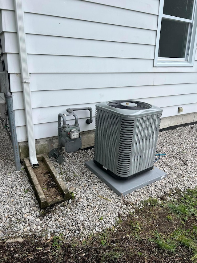 101 N James Rd, Columbus, OH 43213 - exterior view of cooling unit and gas meter