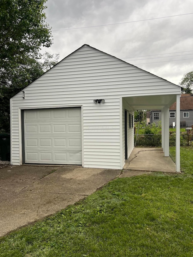 101 N James Rd, Columbus, OH 43213 - garage with concrete driveway