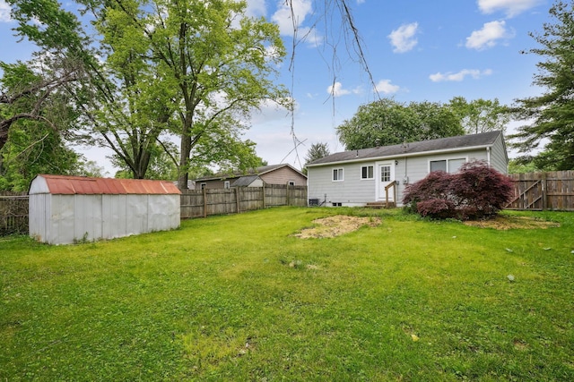 3783 Laguna Dr, Columbus, OH 43232 - view of yard featuring entry steps