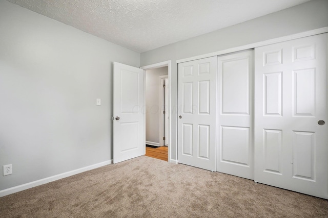 3783 Laguna Dr, Columbus, OH 43232 - unfurnished bedroom featuring carpet, baseboards, a closet, and a textured ceiling