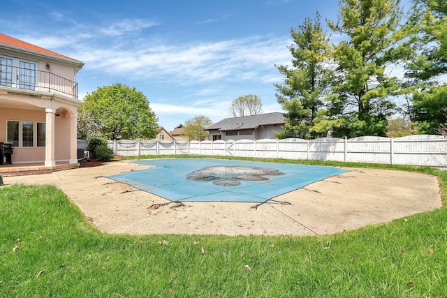 736 Eton St, Marion, OH 43302 - view of swimming pool featuring a patio area