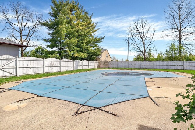 736 Eton St, Marion, OH 43302 - view of swimming pool with a fenced backyard and a patio