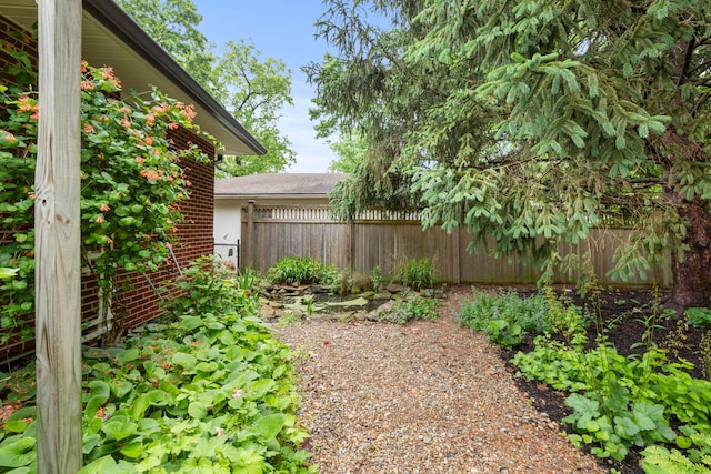 2629 Woodley Rd, Columbus, OH 43231 - view of yard