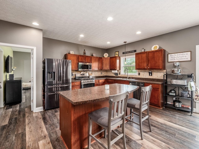 9148 Mccord Rd, Orient, OH 43146 - kitchen featuring stainless steel appliances, dark countertops, backsplash, a textured ceiling, and recessed lighting