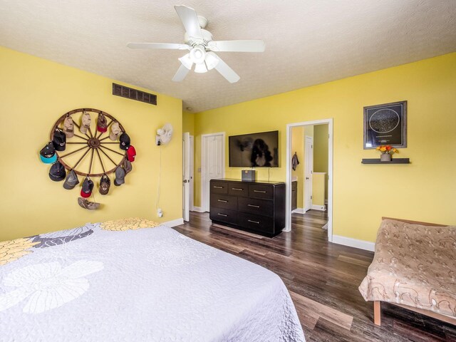 9148 Mccord Rd, Orient, OH 43146 - bedroom with dark wood-type flooring, baseboards, a ceiling fan, and a textured ceiling