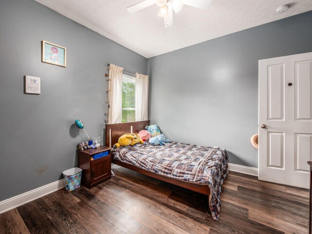 9148 Mccord Rd, Orient, OH 43146 - bedroom with wood finished floors, baseboards, a ceiling fan, and a textured ceiling
