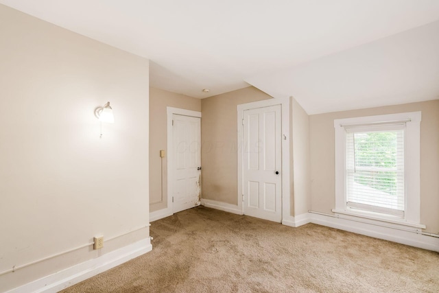 815 Hamlet St, Columbus, OH 43215 - carpeted empty room with baseboards
