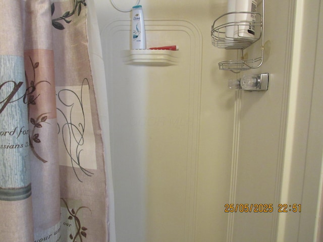 235 Parklawn Dr, Circleville, OH 43113 - bathroom view of a shower