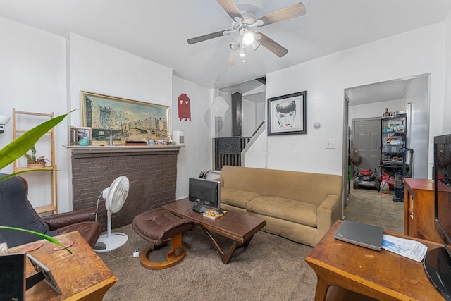 1808 S 6th St, Columbus, OH 43207 - living room with ceiling fan