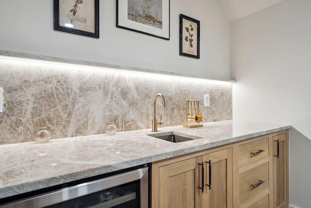 1884 W Lane Ave, Columbus, OH 43221 - indoor wet bar featuring beverage cooler, tasteful backsplash, and lofted ceiling