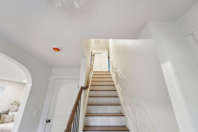 1884 W Lane Ave, Columbus, OH 43221 - staircase with arched walkways