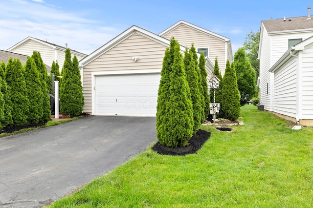 4088 Sweet Shadow Ave, Columbus, OH 43230 - view of front facade with driveway and a front lawn