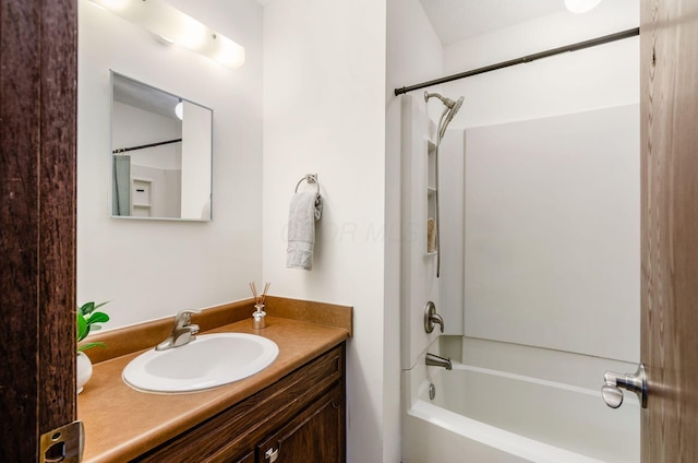 1672 Flat Rock Ct, Columbus, OH 43235 - bathroom with vanity and shower / tub combination