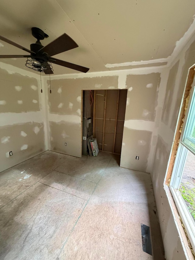 3436 London Lancaster Rd, Groveport, OH 43125 - empty room with a ceiling fan