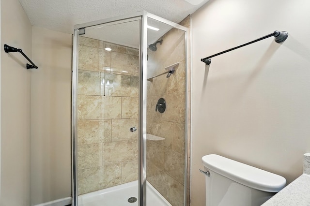 790 Salinger Dr, Lithopolis, OH 43136 - full bath with toilet, a shower stall, and a textured ceiling
