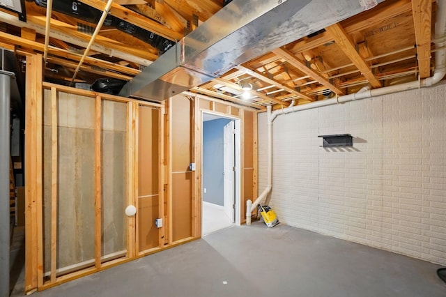 790 Salinger Dr, Lithopolis, OH 43136 - unfinished below grade area with brick wall