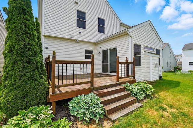 790 Salinger Dr, Lithopolis, OH 43136 - back of house featuring a deck and a lawn
