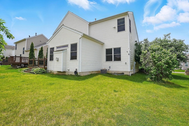 790 Salinger Dr, Lithopolis, OH 43136 - back of house featuring a wooden deck and a yard