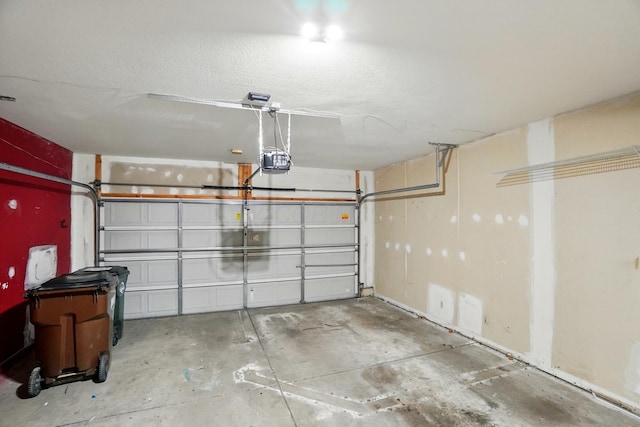 790 Salinger Dr, Lithopolis, OH 43136 - garage with a garage door opener