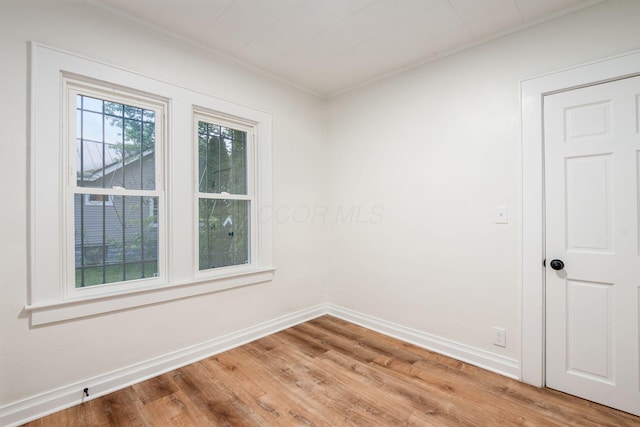 800 Campbell Ave, Columbus, OH 43222 - spare room with light wood-style floors and baseboards