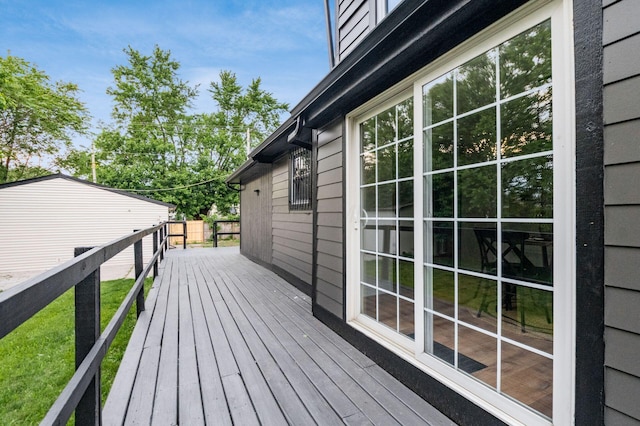 800 Campbell Ave, Columbus, OH 43222 - view of wooden terrace