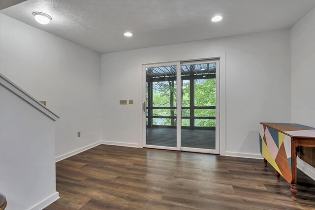 510 Natchez Ln, Sugar Grove, OH 43155 - unfurnished room featuring baseboards, wood finished floors, and recessed lighting