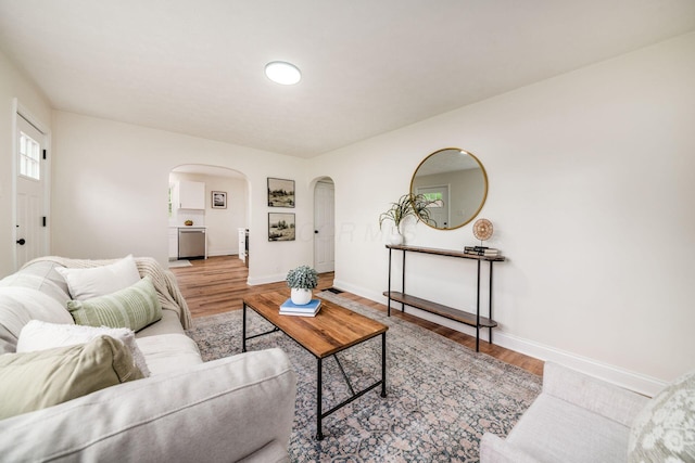 3232 Williams Rd, Columbus, OH 43207 - living area featuring arched walkways, wood finished floors, and baseboards