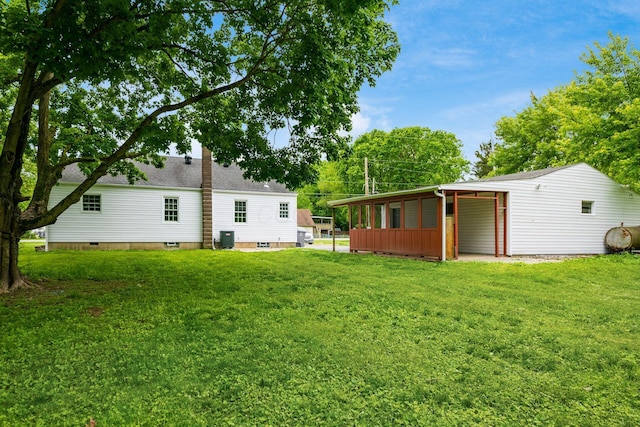 3232 Williams Rd, Columbus, OH 43207 - view of grassy yard featuring cooling unit