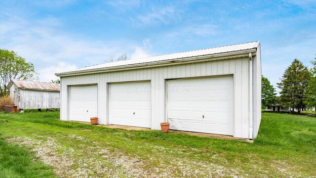 8045 Old Town Rd, Roseville, OH 43777 - view of detached garage