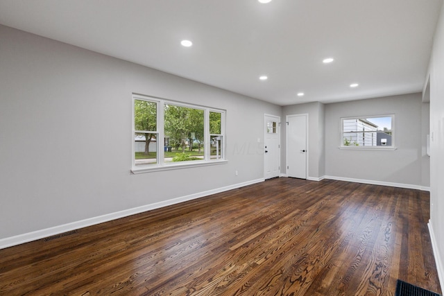1068 E Markison Ave, Columbus, OH 43207 - entrance foyer featuring dark wood finished floors, recessed lighting, and baseboards