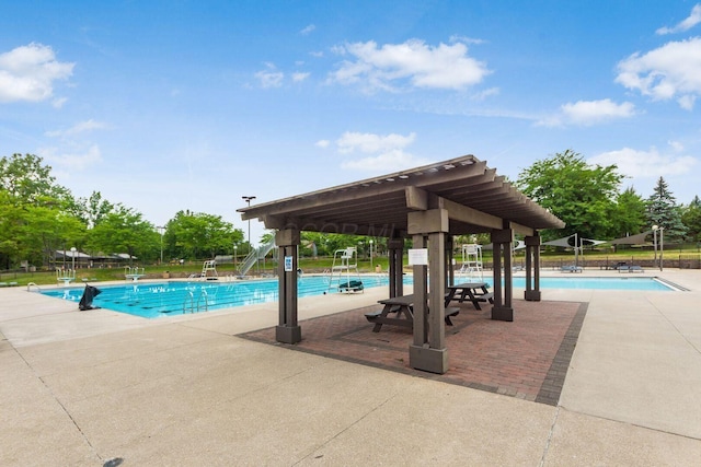 9440 Culross Ct, Dublin, OH 43017 - community pool with a patio