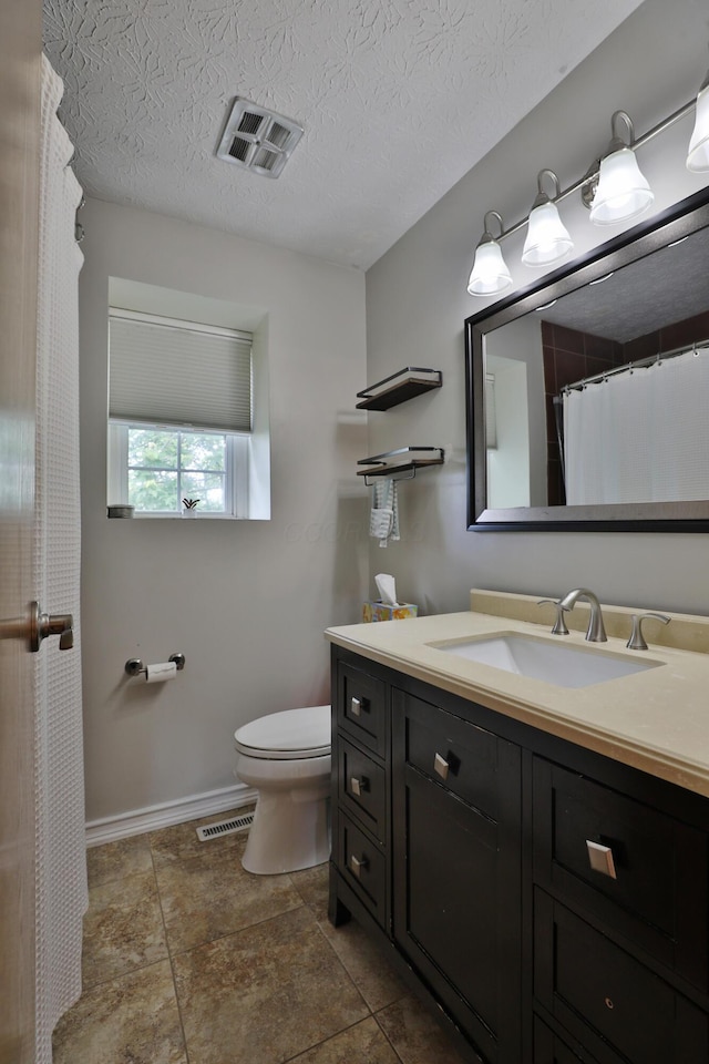 5255 Dory Ln, Columbus, OH 43235 - bathroom with toilet, vanity, baseboards, and a textured ceiling