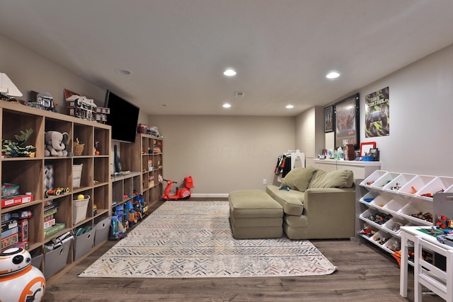 5255 Dory Ln, Columbus, OH 43235 - living area featuring wood finished floors, recessed lighting, and baseboards