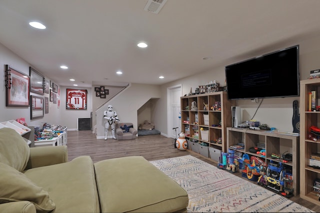 5255 Dory Ln, Columbus, OH 43235 - living area featuring wood finished floors, recessed lighting, and baseboards