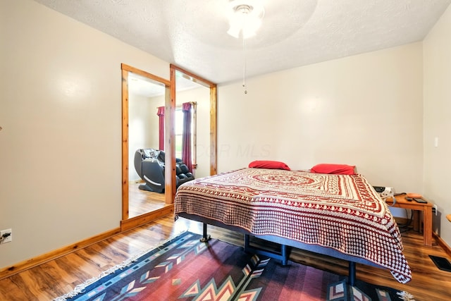 19160 Coshocton Rd, Mount Vernon, OH 43050 - bedroom featuring wood finished floors and baseboards