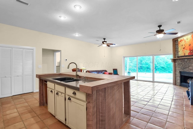 2149 Baptist Hill Rd, Chillicothe, OH 45601 - kitchen featuring a sink, open floor plan, ceiling fan, and recessed lighting