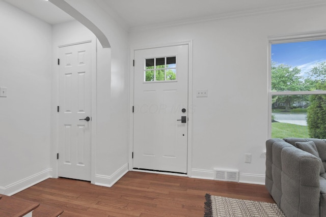 2615 NW Blvd, Upper Arlington, OH 43221 - entryway featuring arched walkways, wood finished floors, crown molding, and baseboards
