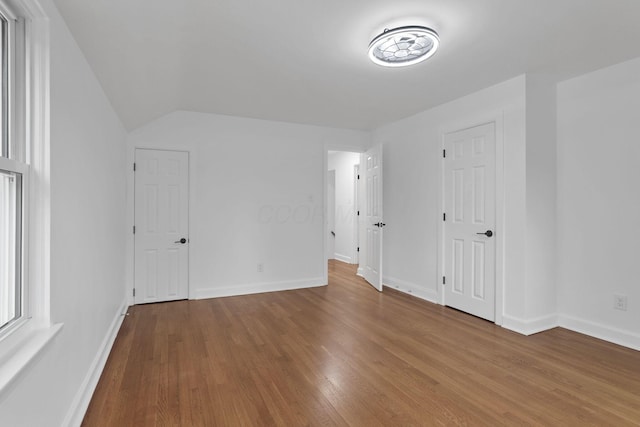 2615 NW Blvd, Upper Arlington, OH 43221 - bonus room featuring wood finished floors and baseboards
