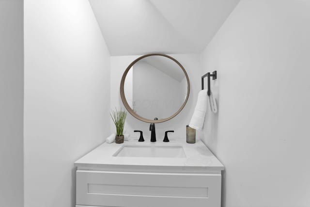 2615 NW Blvd, Upper Arlington, OH 43221 - bathroom with vanity