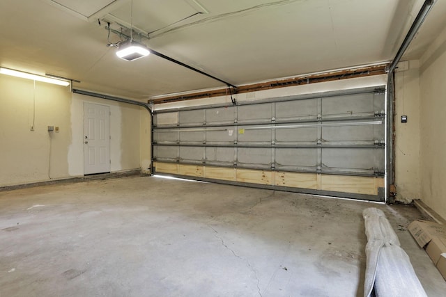 2615 NW Blvd, Upper Arlington, OH 43221 - garage with a garage door opener
