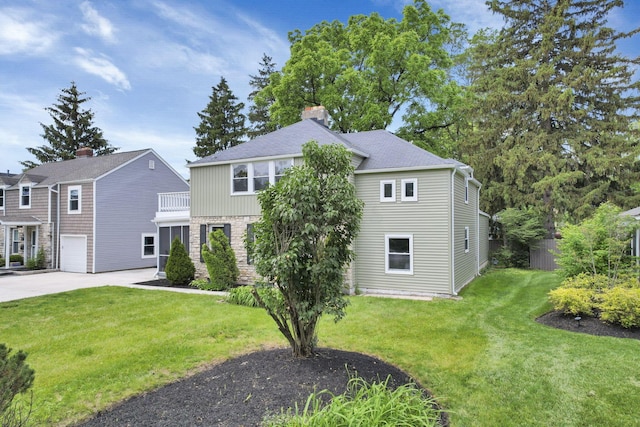 2615 NW Blvd, Upper Arlington, OH 43221 - view of front facade with driveway and an attached garage
