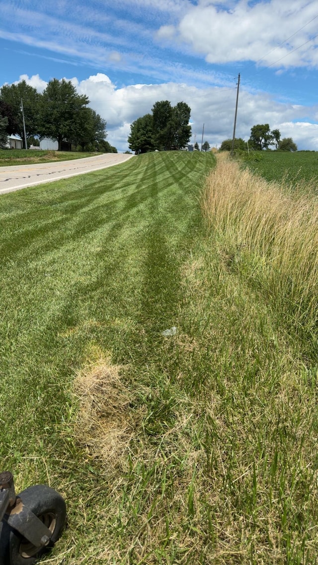 10530 N St, Utica, OH 43080 - view of green lawn